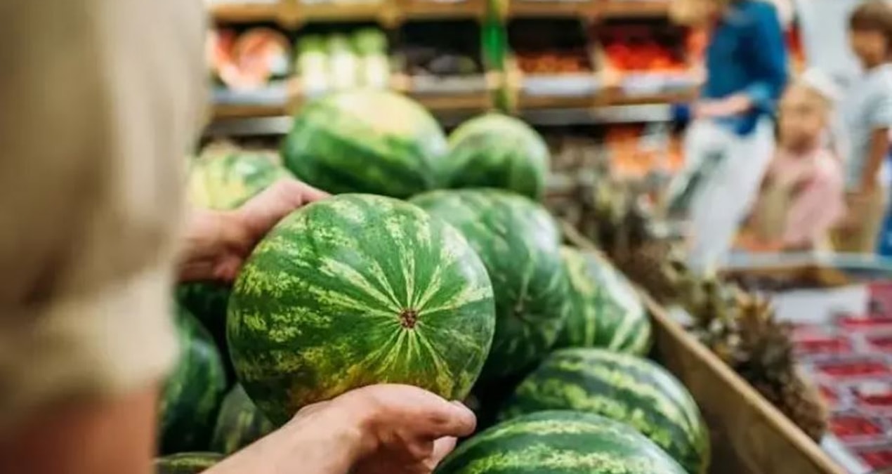 Tezgahın en güzel karpuzunu ayırt etmek bu kadar kolay: Sadece orasına bakın - En Son Haber: Gelişmeler Takip
