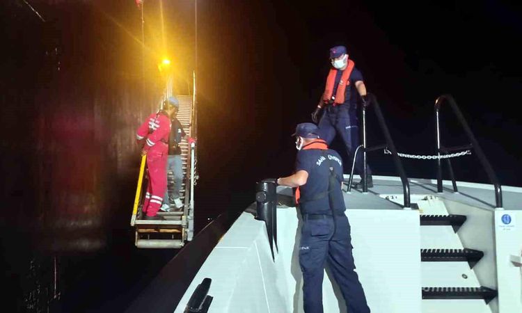 Medical evacuation from the Coast Guard to a citizen who became ill on a commercial ship - Last Minute