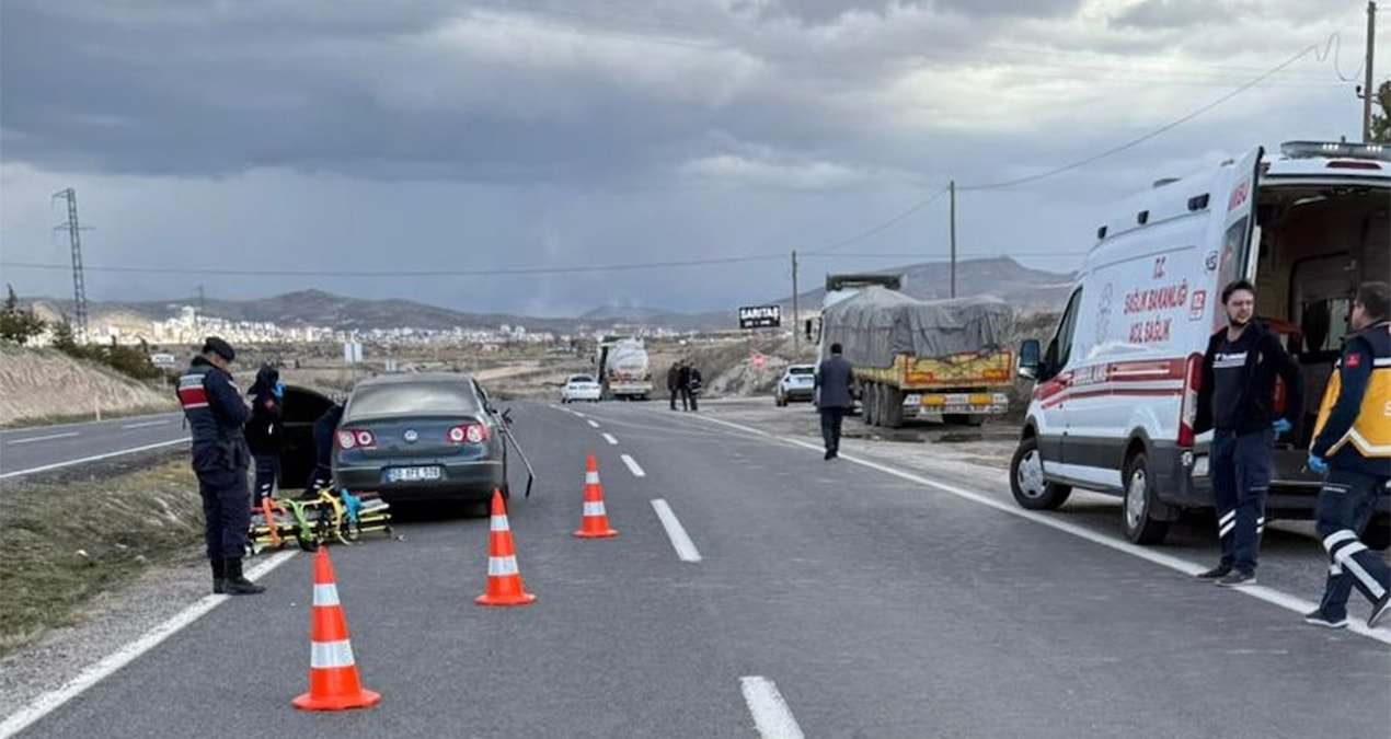 Gündemden Son Bilgiler: TIR ile çarpışan otomobildeki çocuk öldü, anne ve baba yaralı - Son Dakika: Gelişmeler
