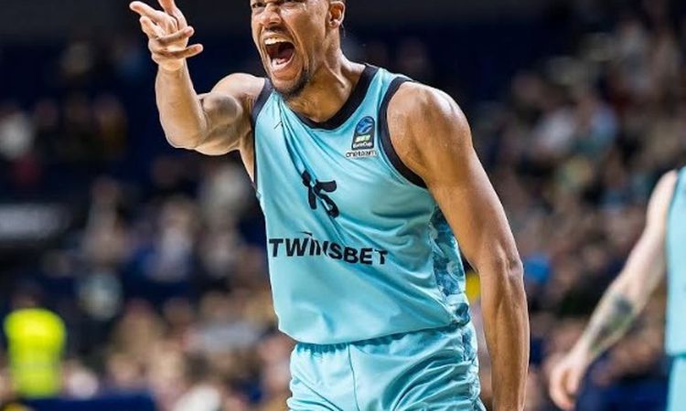 Gündemden Son Bilgiler: TOFAŞ Basketbol Takımı Tre'Shawn Thurman ile Anlaştı - Haberleri