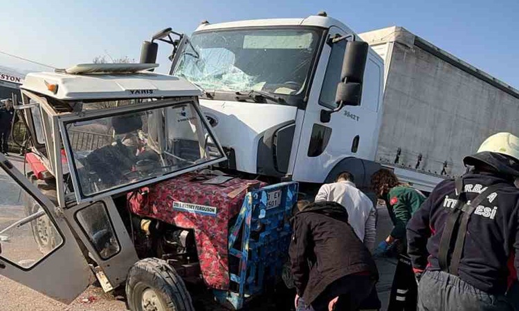 Tokat’ta tır traktörle çarpıştı: 2 ölü, 1 yaralı