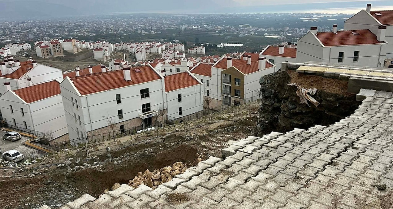 Gündemden Son Bilgiler: Toplu konut dediler, toplu mezar diktiler - Son Dakika Haberleri: Gelişmeler Takip Edi