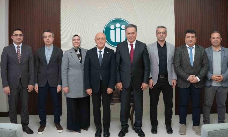 TÖTM'ün yeni başhekim yardımcıları Rektör Akpolat'ı makamında ziyaret etti | İşte Tüm Ayrıntılar