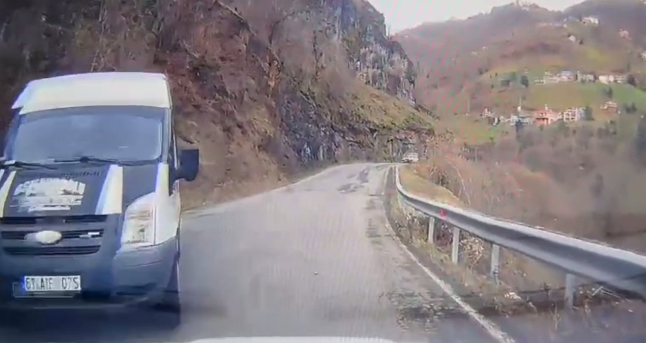Son Gelişme: Trabzon’da okul servisi ile otomobil çarpıştı - Haberleri | İşte Tüm Ayrıntılar
