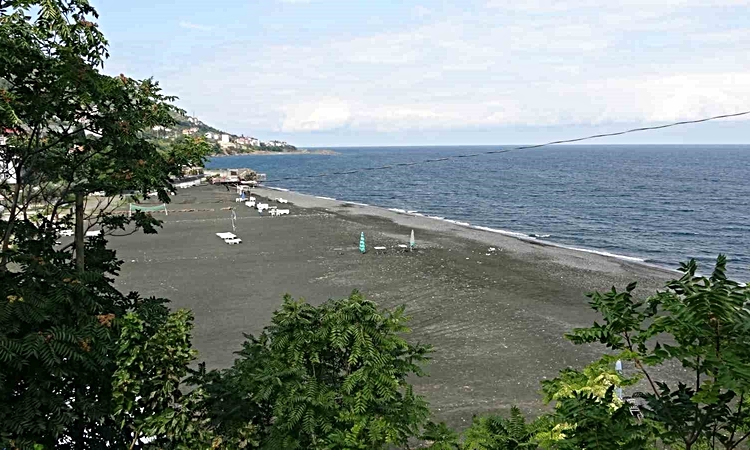 Trabzon'da plaj işletmecileri 3 ayda 20 günü geçemedi, sezon son 10 yılın en kötüsü oldu