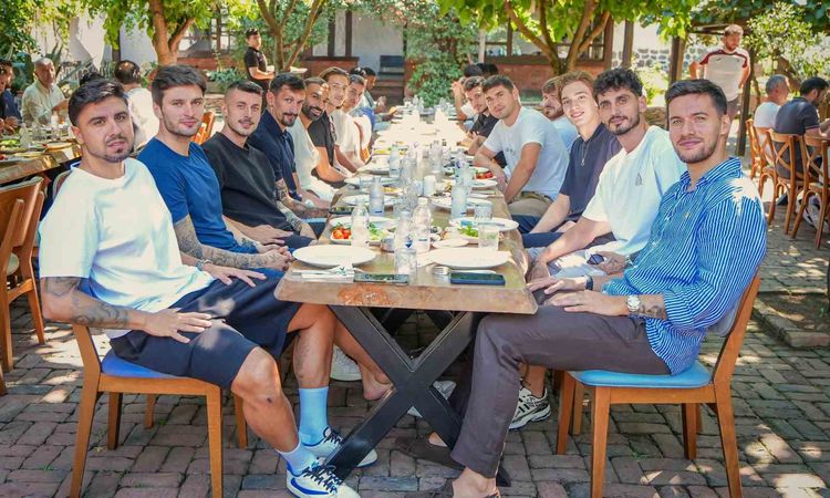 Son Gelişme: Trabzonspor'dan Yeni Sezon Öncesi Birlik Kahvaltısı - Haberleri | İşte Tüm Ayrıntılar
