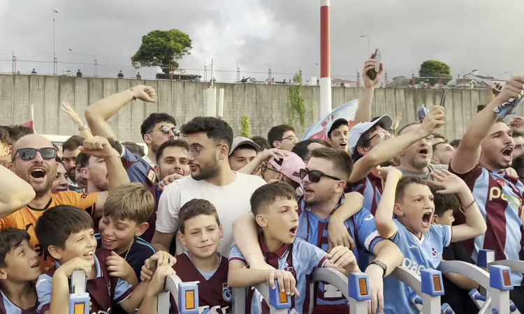 Sıcak Gündem: Trabzonspor'un yeni transferi Mohamed Salah Trabzon'a ulaştı - Son Dakika: Gelişmeler Takip Edil