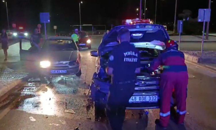 Gündemden Son Bilgiler: Trafik kazasında yaralanan sürücü, kızı ve torununu görmeden hastaneye gitmek istemedi