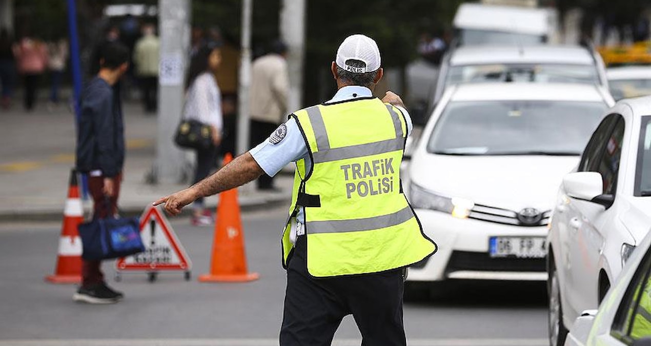 Sıcak Gündem: Trafik tartışmasında araçtan indi, 180 bin lira ceza yedi - Son Dakika: Gelişmeler Takip Ediliyo