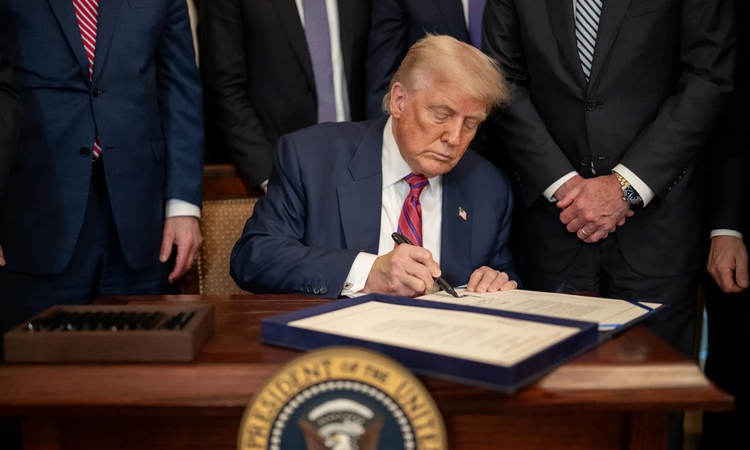 Trump, Rusya yaptırımlarını genişleten ve İran'da süreyi 5 yıl uzatan yasayı imzaladı: Gelişmeler Takip Ediliy
