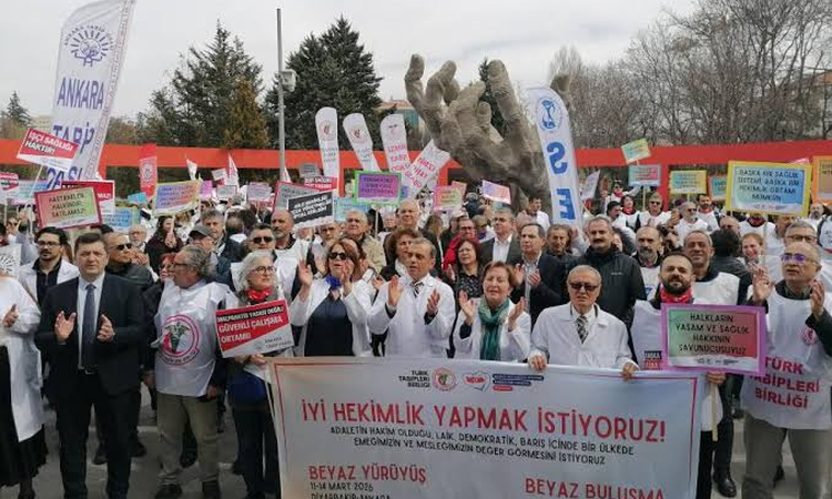 TTB, muayenehanelerde hekim dışı personel sınırı için Sağlık Bakanlığı'na başvurdu: Gelişmeler Takip Ediliyor