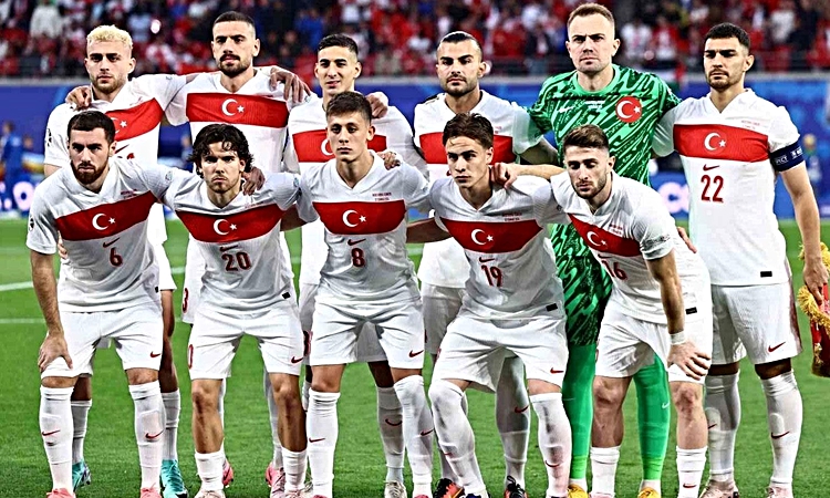Türk futbolunda bir devir kapandı! Yıldız futbolcu Milli formaya veda etti - Son Dakika Bilgileri