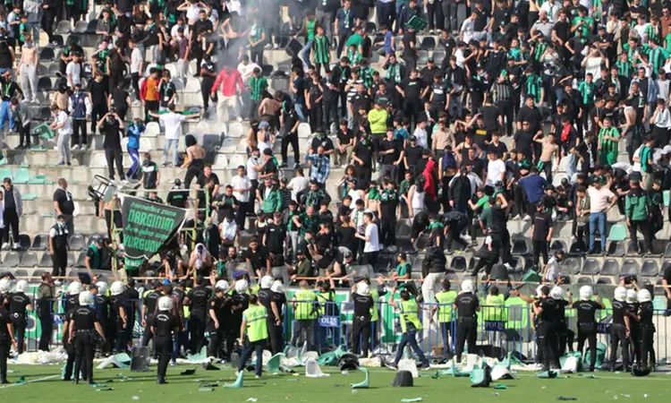 Kritik Açıklama: Türk futbolunun 60 yıllık köklü kulübü lig başlamadan küme düşecek - Son Dakika