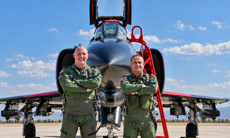Türkiye ve İngiltere hava kuvvetleri komutanları kokpite geçti! Konya’da F-4’lerle havalandılar - Son Dakika B