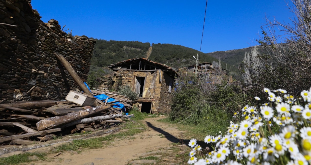 Gündemden Son Bilgiler: Türkiye'nin ortasındaki 'hayalet köy' yeniden turizme kazandırılacak - Haberleri ve Me