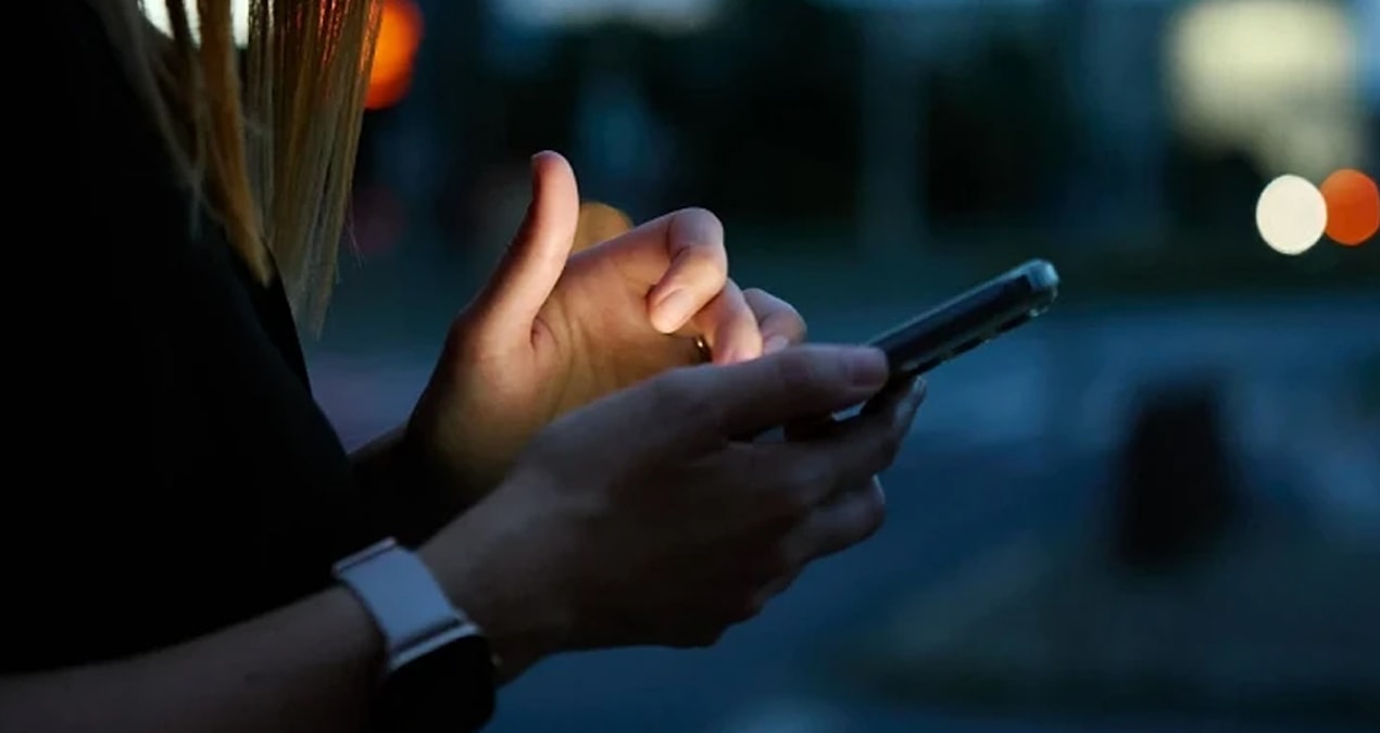 O ülkede mobil internete kısıtlama: ‘Beyaz listedeki’ siteler de dahil, SMS bile gönderilemeyecek - Son Dakika