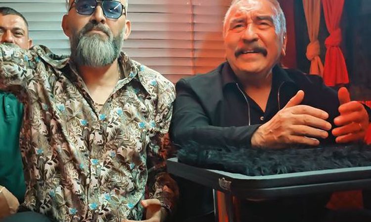 Ümit Besen, konserine nostaljik minibüsle gitti - Son Dakika Bilgileri