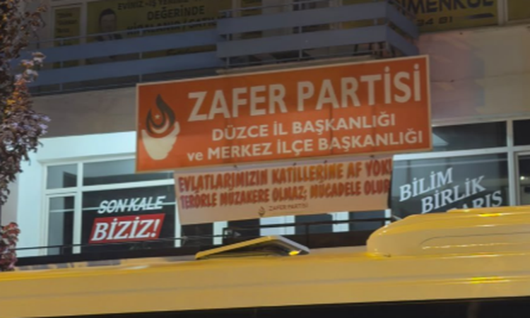 Ümit Özdağ, Düzce'deki pankartın savcılık talimatıyla kaldırılmasına tepki gösterdi | İşte Tüm Ayrıntılar