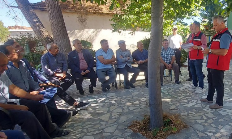 Uşak'ta tarım ekipleri köylerde üreticilere hayvansal üretime ilişkin bilgi veriyor ve Merak Edilenler