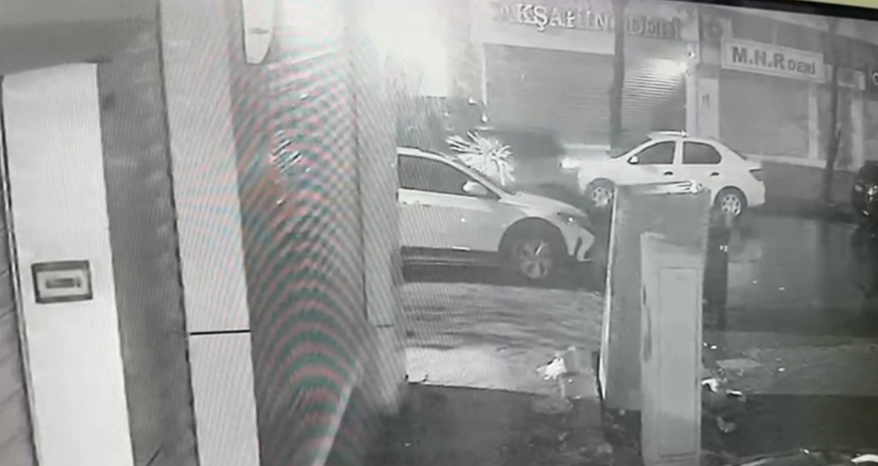 Son Gelişme: Uzun namlulu silahla park halindeki otomobile ateş açtılar - Haberleri