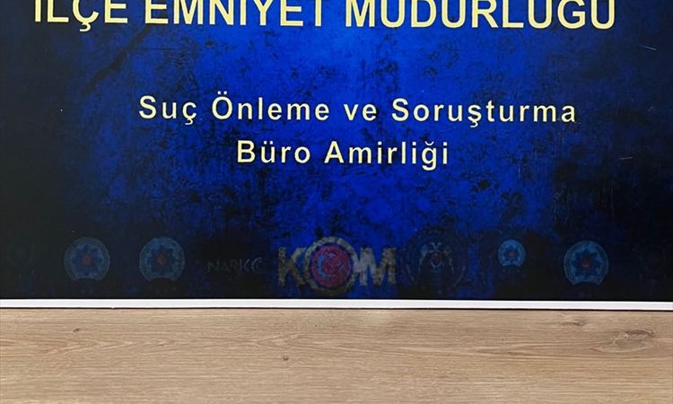 Ayrıntılar Netleşti: Uzunköprü'de içinde bulundukları araçta uyuşturucu ele geçirilen 2 şüpheli gözaltı işlemi