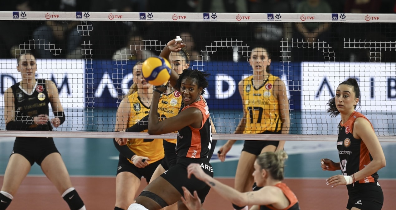 Ayrıntılar Netleşti: VakıfBank seride öne geçti - Son Dakika Haberleri: Gelişmeler Takip Ediliyor