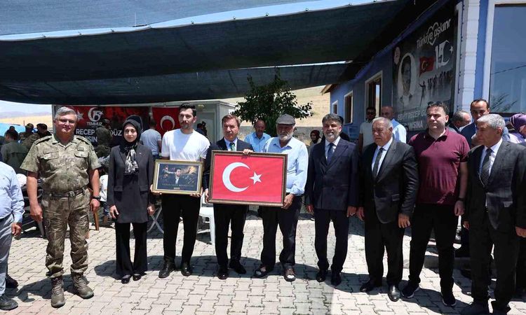 Governor Aydoğdu Visited the Family of July 15 Martyr Recep Gündüz - News
