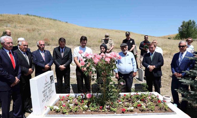 Governor Aydoğdu Visited the Grave of July 15 Martyr Recep Gündüz - Breaking News