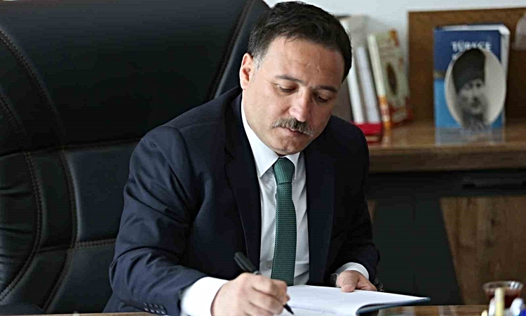 Vali Çiçek: "Gazilerimiz; vatan sevgisinin, cesaretin ve fedakârlığın en anlamlı timsalleri, milletimizin guru