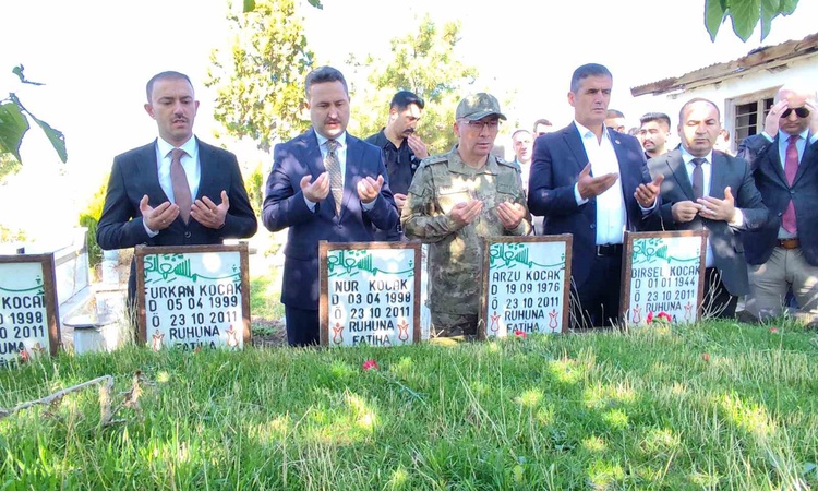 Van'ın Erciş ilçesinde 7.2'lik depremin 15. yılında 644 kişi için anma yapıldı | İşte Tüm Ayrıntılar