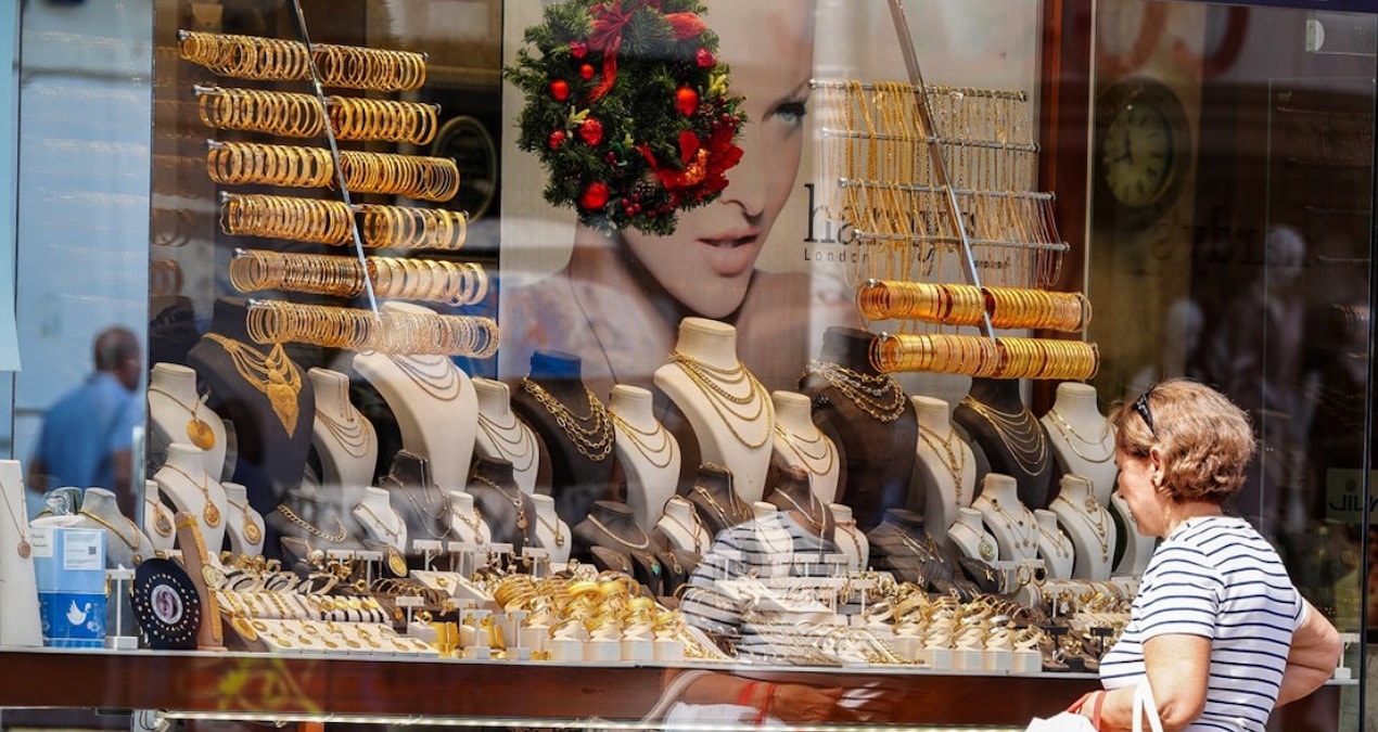 Citizens sell gold - Breaking News
