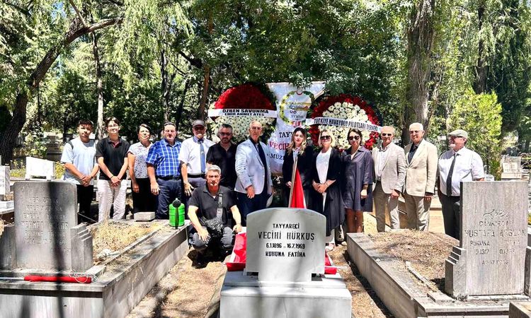 Vecihi Hürkuş kabri başında anıldı - Haberleri