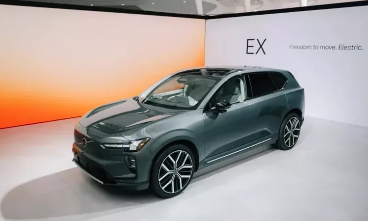Volvo'dan Bağlantılı Güvenlik Sistemi: Elektrikli Modellerde Anlık Tehlike Paylaşımı ve Merak Edilenler