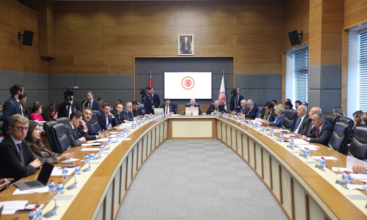 Yabancı dijital konaklama platformlarına izin belgesi şartı TBMM komisyonunda kabul edildi ve Merak Edilenler