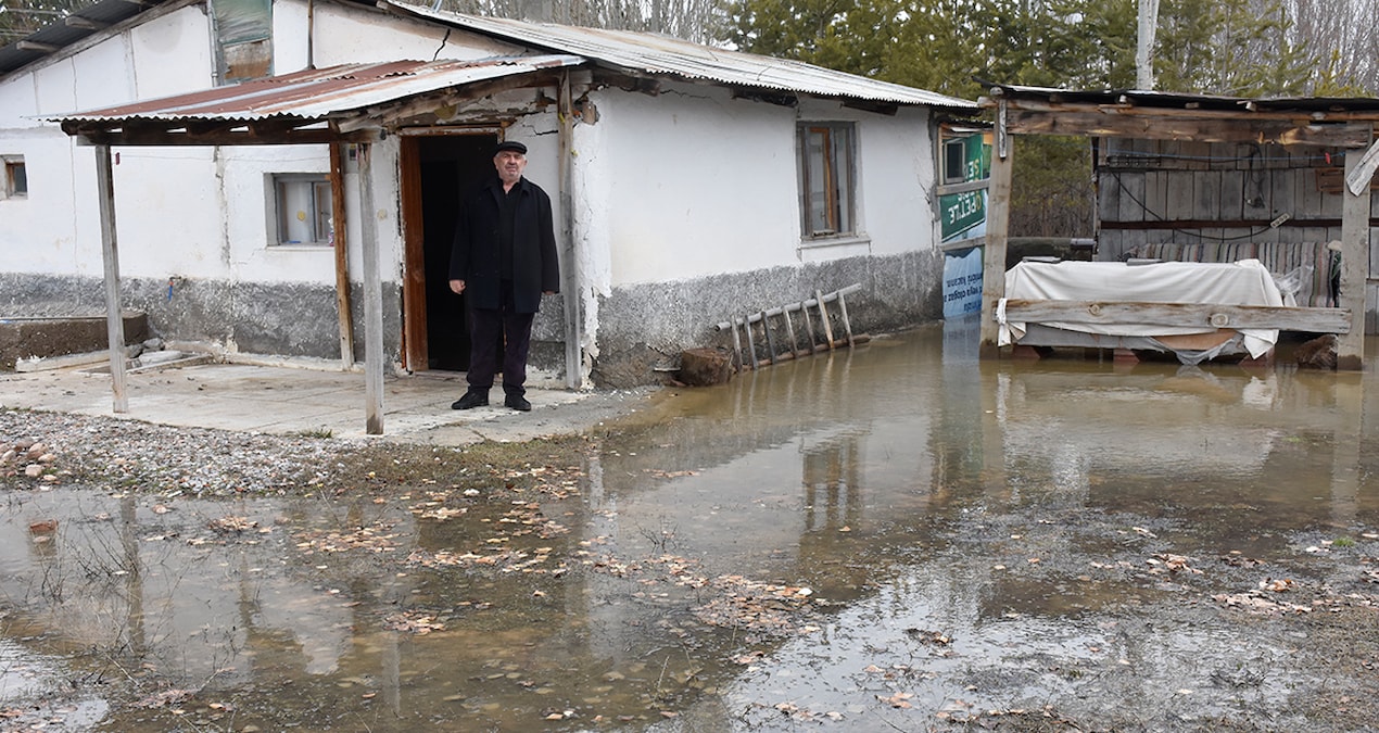 Yağmur ve kar suları bir kenti esir aldı - Son Dakika Haberleri - Son Dakika Bilgileri