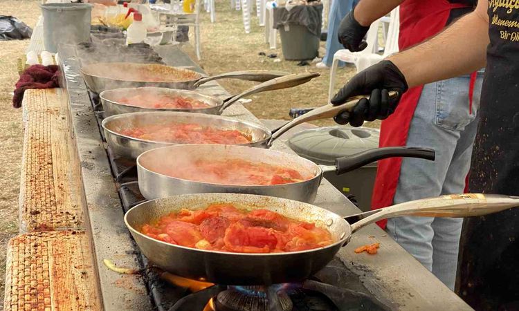Son Gelişme: Yaklaşık 10 bin kişi Çakallı Menemen Festivali'nde buluştu - Haberleri: Gelişmeler Takip Ediliyor