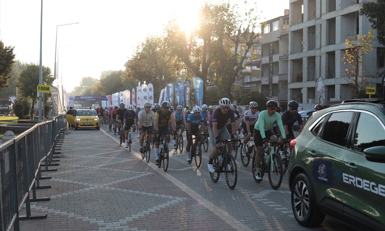 Yalova'da Gran Fondo 2026 bisiklet yarışı 80 ve 58 kilometrelik parkurlarda yapıldı: Gelişmeler Takip Ediliyor