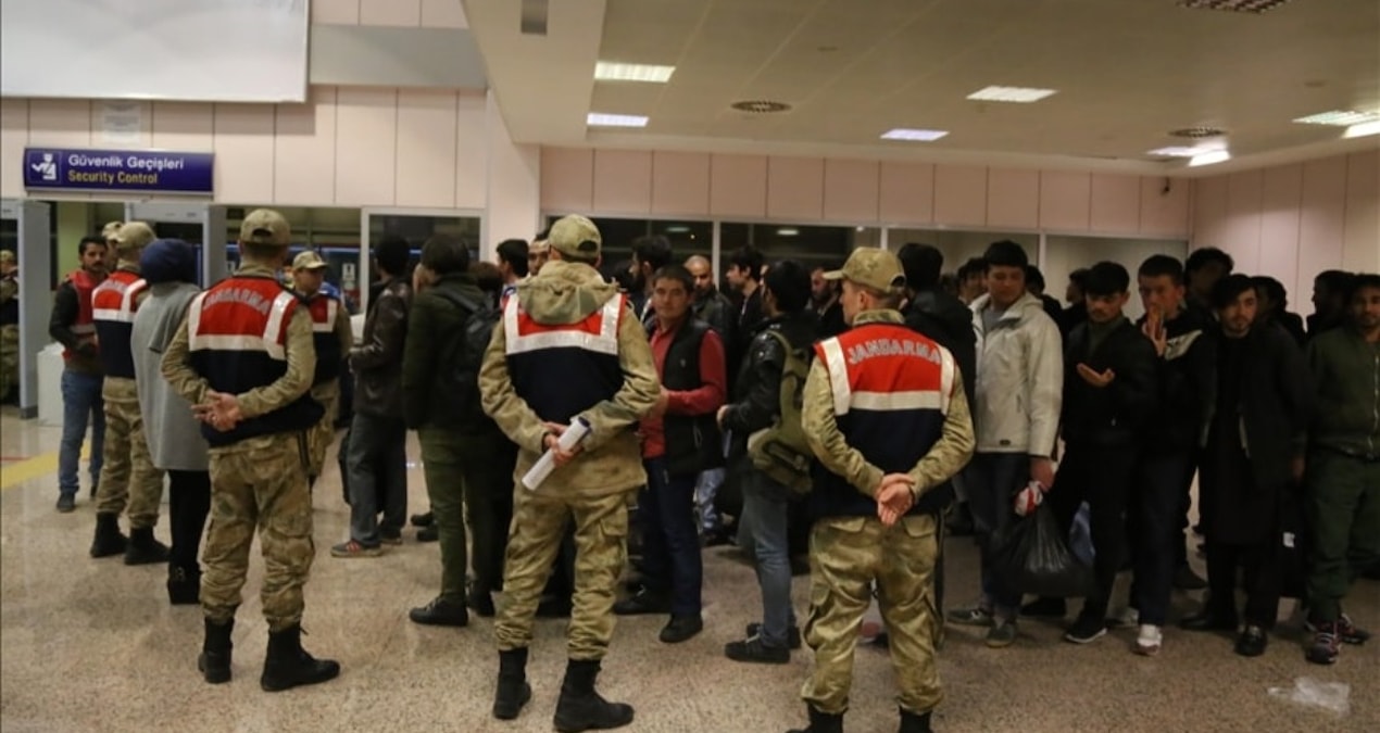 Ayrıntılar Netleşti: Yalova'da saklanan IŞİD şüphelisi göçmenlerle yurt dışına kaçarken yakalandı - Son Dakika