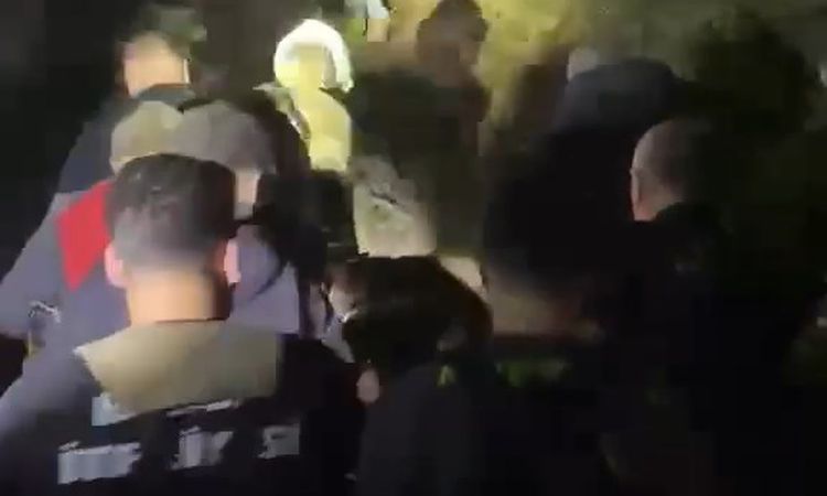 Ayrıntılar Netleşti: Yamaç kenarına düşen vatandaşı itfaiye kurtardı - Son Dakika - Son Dakika Bilgileri