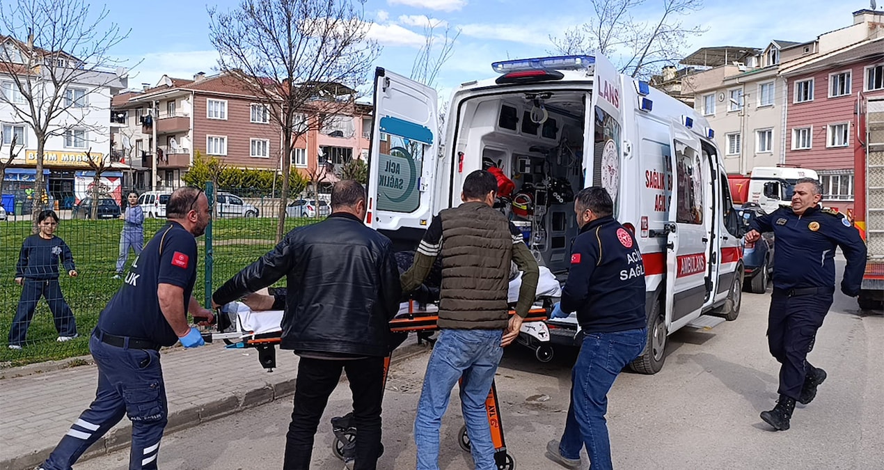 Gündemden Son Bilgiler: Yangın esnasında bayılan yaşlı kadın son anda kurtarıldı - En Son Haber ve Merak Edile