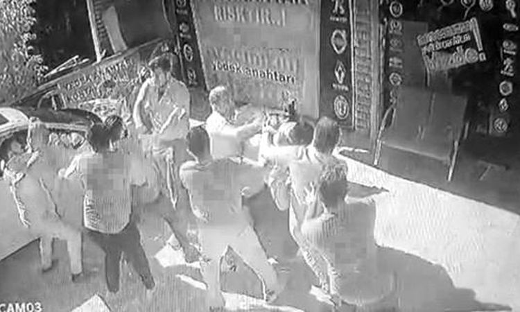 They were attacked by the group they warned because they parked their car in the wrong place - Breaking News
