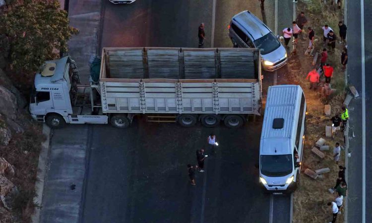 Son Gelişme: Yatağan’da kaza, tır yolu kapattı, ulaşım aksadı - Son Dakika Haberleri ve Merak Edilenler