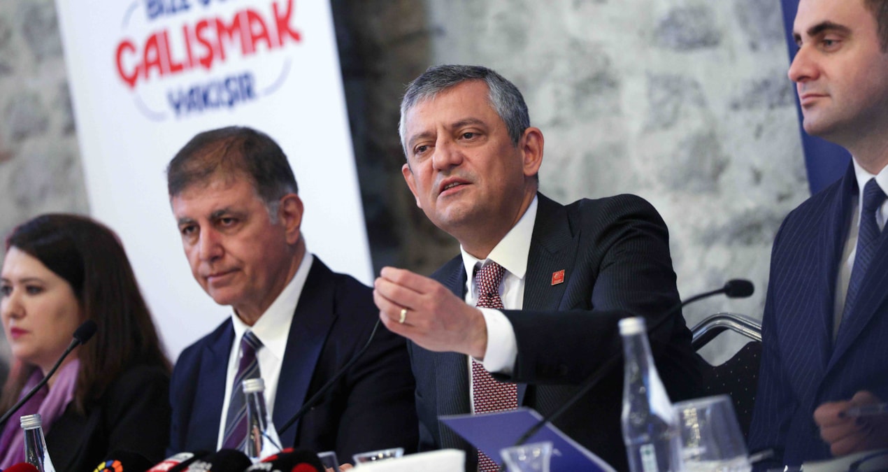 Kritik Açıklama: Yeni parti için ilk sinyal İzmir'den geldi - Son Dakika Haberleri: Gelişmeler Takip Ediliyor
