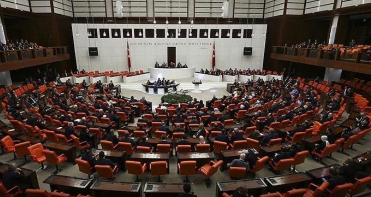 Gündemden Son Bilgiler: Yeni yılın son anketi ortaya  çıktı: 14 partili Meclis'te 5 parti barajı geçiyor - Hab