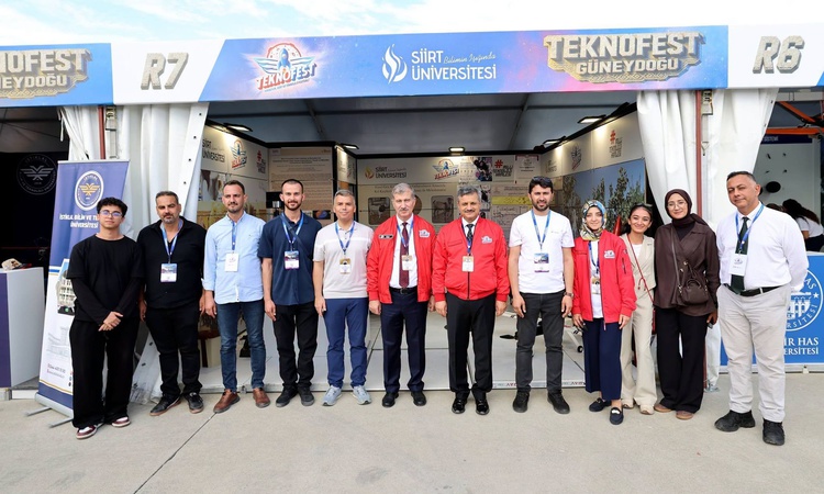 YÖK Başkanı Prof. Dr. Erol Özvar, TEKNOFEST Güneydoğu'da AİÇÜ standını ziyaret etti