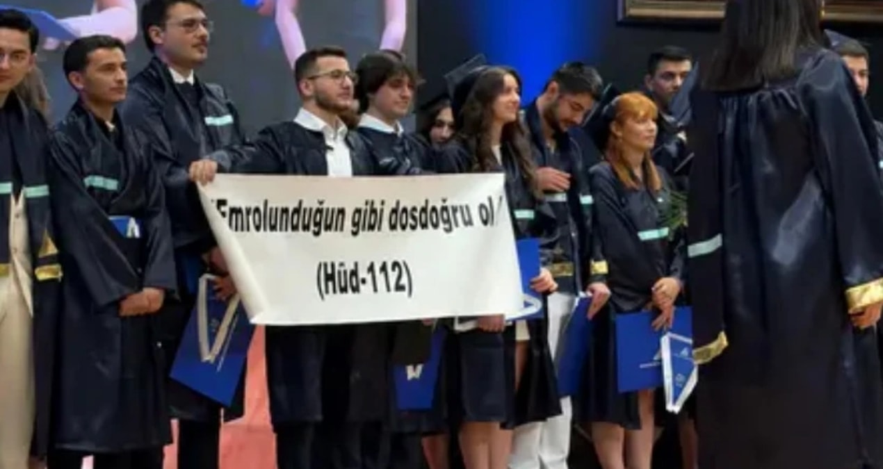 Investigation from YÖK into the 'verse banner' incident at Yeditepe University - Last Minute