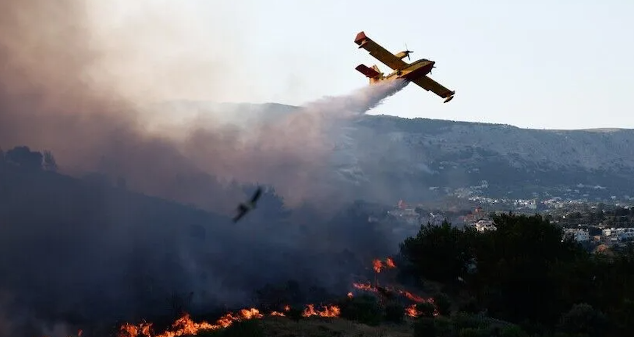 Forest fire spread to factories in Greece - Breaking News