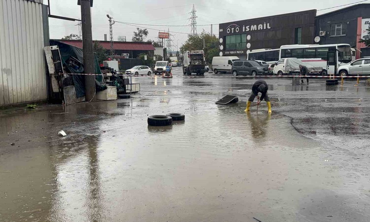 Zonguldak Ereğli'de heyelan istinat duvarını yıktı, üç katlı bina tahliye edildi | İşte Tüm Ayrıntılar